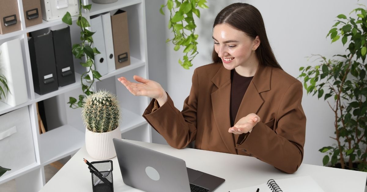 Selling High-Ticket Items? Why Video Chat Converts 4x Better Than Text